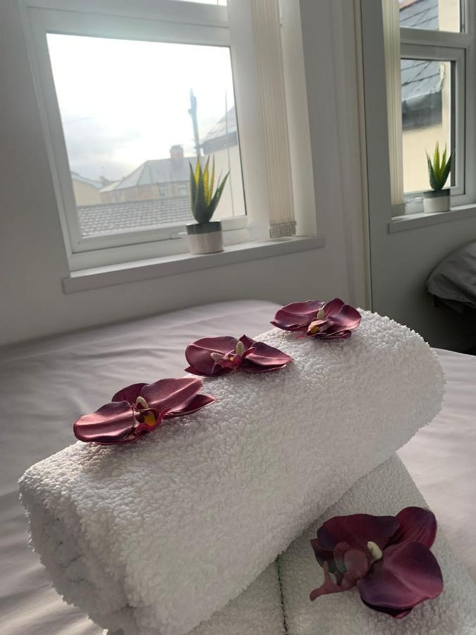 Ak Serviced Apartments - Exclusive Two-Bedroom Apartment Cardiff Eksteriør billede