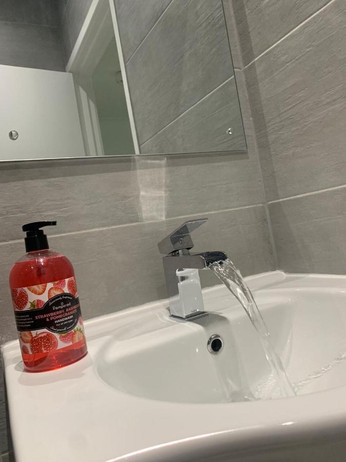 Ak Serviced Apartments - Exclusive Two-Bedroom Apartment Cardiff Eksteriør billede